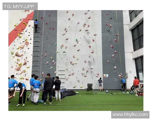 重庆攀岩队的耐力挑战与突破探索聚焦攀岩运动的未来发展 重庆攀岩队的耐力挑战与突破探索聚焦攀岩运动的未来发展